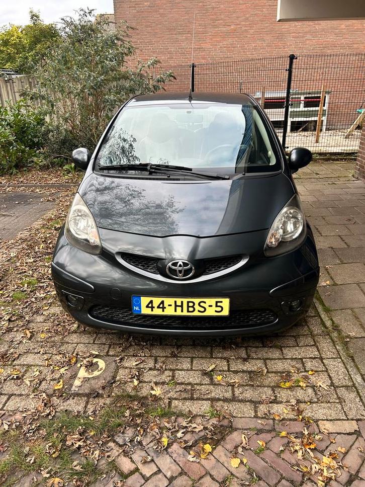 Toyota Aygo 1.0 12V Vvt-i 5DRS 2008 Grijs, Auto's, Toyota, Particulier, Aygo, Benzine, A, Hatchback, Handgeschakeld, Origineel Nederlands