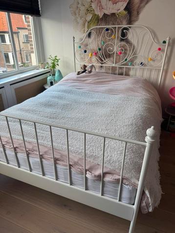 Lief meisjesbed, IKEA 2 persoons, incl. Lattenbodems beschikbaar voor biedingen
