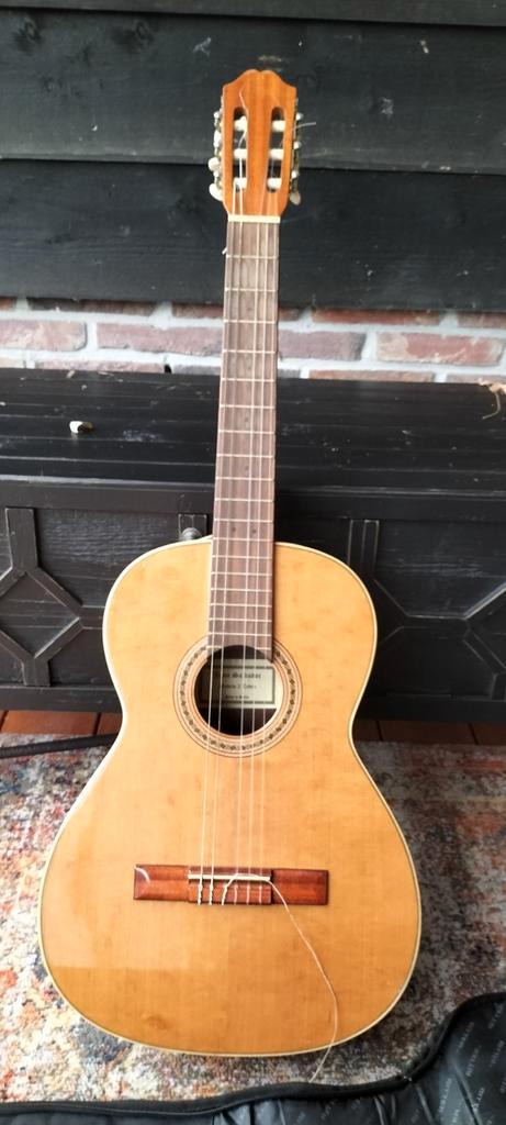 Juan Salvador Modelo 2 Cedro Spaanse Gitaar, Muziek en Instrumenten, Snaarinstrumenten | Gitaren | Akoestisch, Gebruikt, Klassieke of Spaanse gitaar