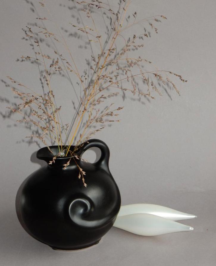 Art - deco vaas  zwart plateel ..Zenith  Gouda?, Antiek en Kunst, Antiek | Keramiek en Aardewerk, Ophalen of Verzenden