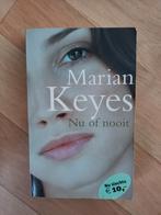 Marian Keyes Nu of nooit chicklit roman boek paperback, Ophalen of Verzenden, Gelezen, Marian Keyes