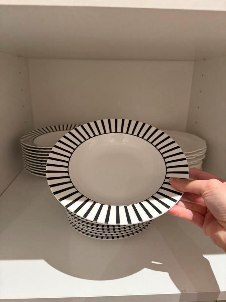 Dutch Rose Servies - Gestreept, Huis en Inrichting, Keuken | Servies, Zo goed als nieuw, Overige typen, Overige stijlen, Aardewerk