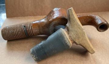 Antieke Keramische Wijnvatkraan beschikbaar voor biedingen