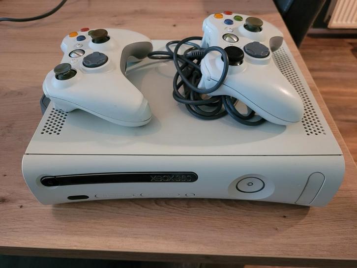 Xbox 360, Spelcomputers en Games, Spelcomputers | Xbox 360, Gebruikt, 250 GB, Met 2 controllers, Ophalen