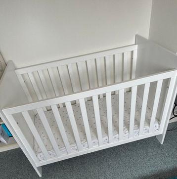 Prachtig Bopita ledikantje Camille 120/60 + matras beschikbaar voor biedingen