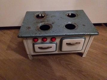 Vintage kinderkeukentje/ fornuisje van blik uit jaren 60/70  beschikbaar voor biedingen