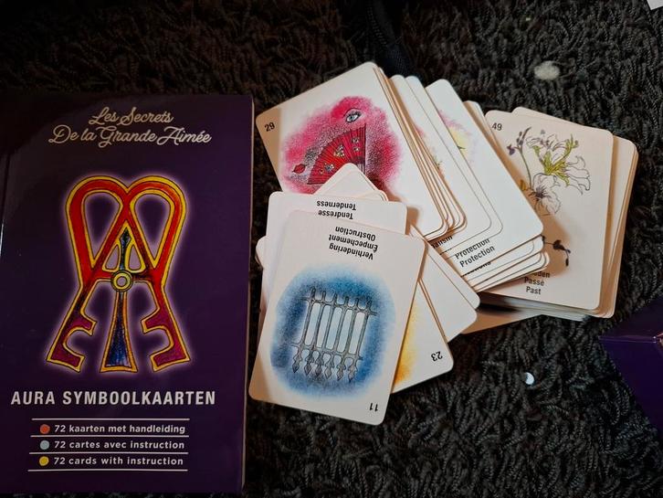 Aura Symboolkaarten - Les Secrets De La Grande Aimée, Boeken, Esoterie en Spiritualiteit, Zo goed als nieuw, Overige typen, Spiritualiteit algemeen