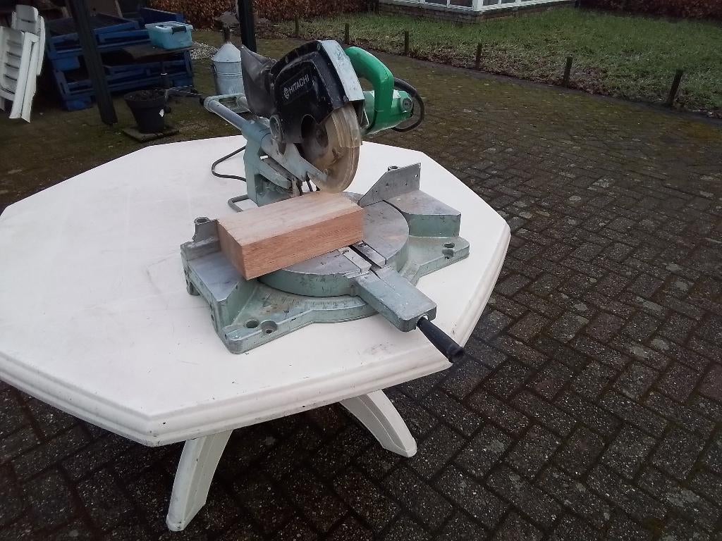 Afkortzaagmachine, Ophalen, Gebruikt, Cirkelzaag, 600 tot 1200 watt