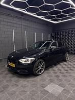 BMW 1-Serie 116I 100KW 5DR 2014 Zwart, 1-Serie, 65 €/maand, 4 cilinders, Zwart