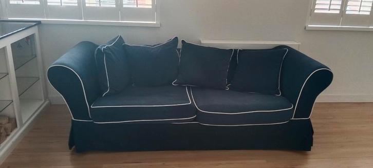 Donkerblauwe 2-zits bank, Huis en Inrichting, Banken | Sofa's en Chaises Longues, Zo goed als nieuw, Tweepersoons, 150 tot 200 cm
