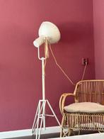 Staande lamp, rotan look., Huis en Inrichting, Lampen | Vloerlampen, Ophalen of Verzenden, Zo goed als nieuw