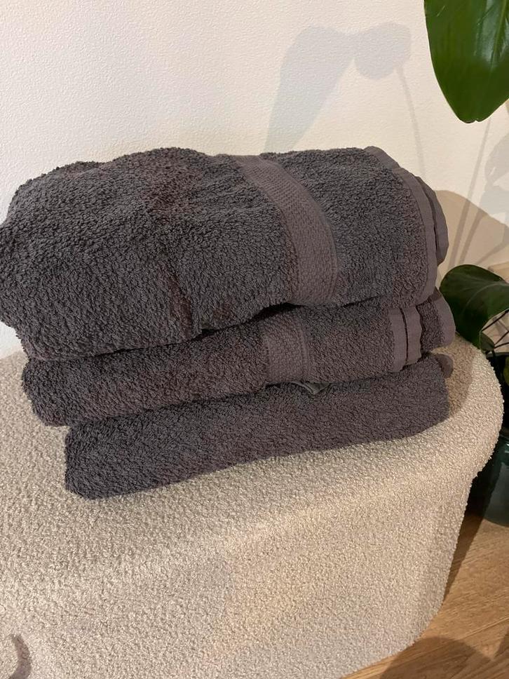 Hema Handdoeken - 100x150 cm - niet gebruikt, Huis en Inrichting, Badkamer | Badtextiel en Accessoires, Zo goed als nieuw, Handdoek