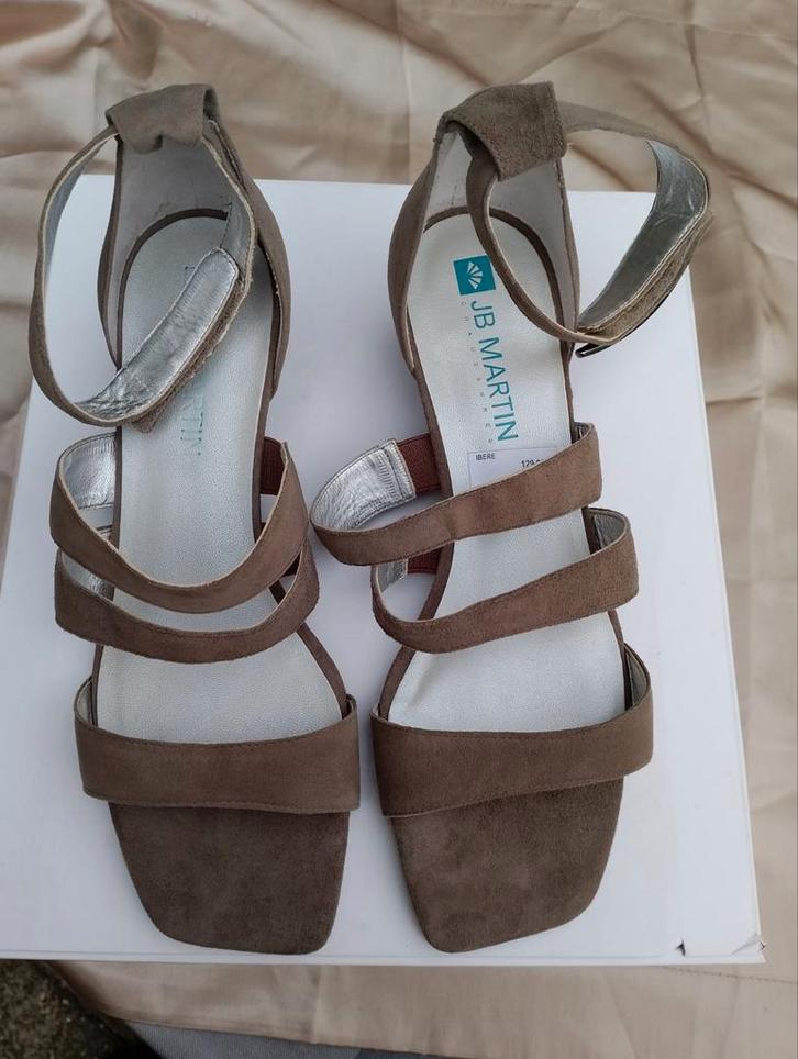 NIEUW! mooi sandalen sleehak van JB Martin, 40 echt leer, Kleding | Dames, Schoenen, Nieuw, Sandalen of Muiltjes, Beige, Verzenden