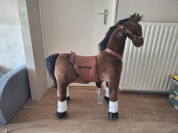 Rijdend speel paard beschikbaar voor biedingen