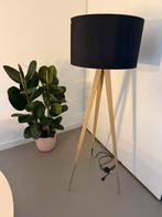 Zuiver Tripod Wood zwart vloerlamp twv 269 euro, Huis en Inrichting, Lampen | Vloerlampen, Ophalen, Zo goed als nieuw, Hout, 150 tot 200 cm