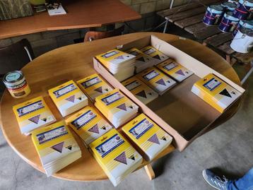 Partij schuurpapier ca. 100 pakjes beschikbaar voor biedingen