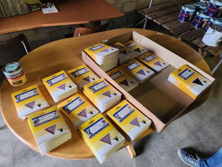 Partij schuurpapier ca. 100 pakjes, Doe-het-zelf en Verbouw, Schildersmaterialen, Nieuw, Overige typen, Verzenden