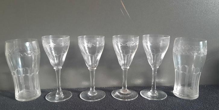 Zes bewerkte oude glaasjes, Antiek en Kunst, Antiek | Glas en Kristal, Ophalen of Verzenden