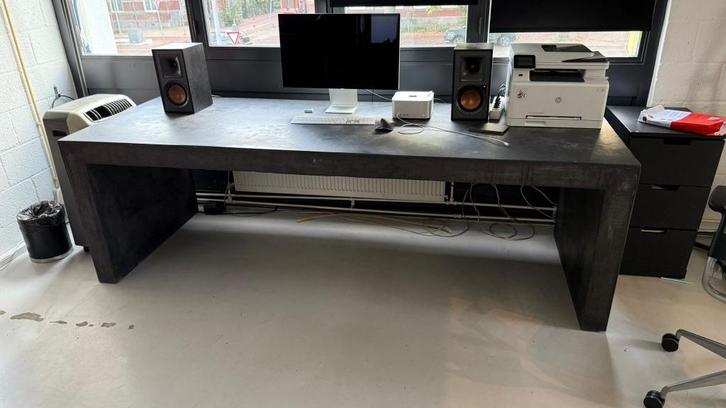 Concrete Table, Huis en Inrichting, Tafels | Sidetables, Zo goed als nieuw, 25 tot 50 cm, 200 cm of meer, Rechthoekig, Overige materialen