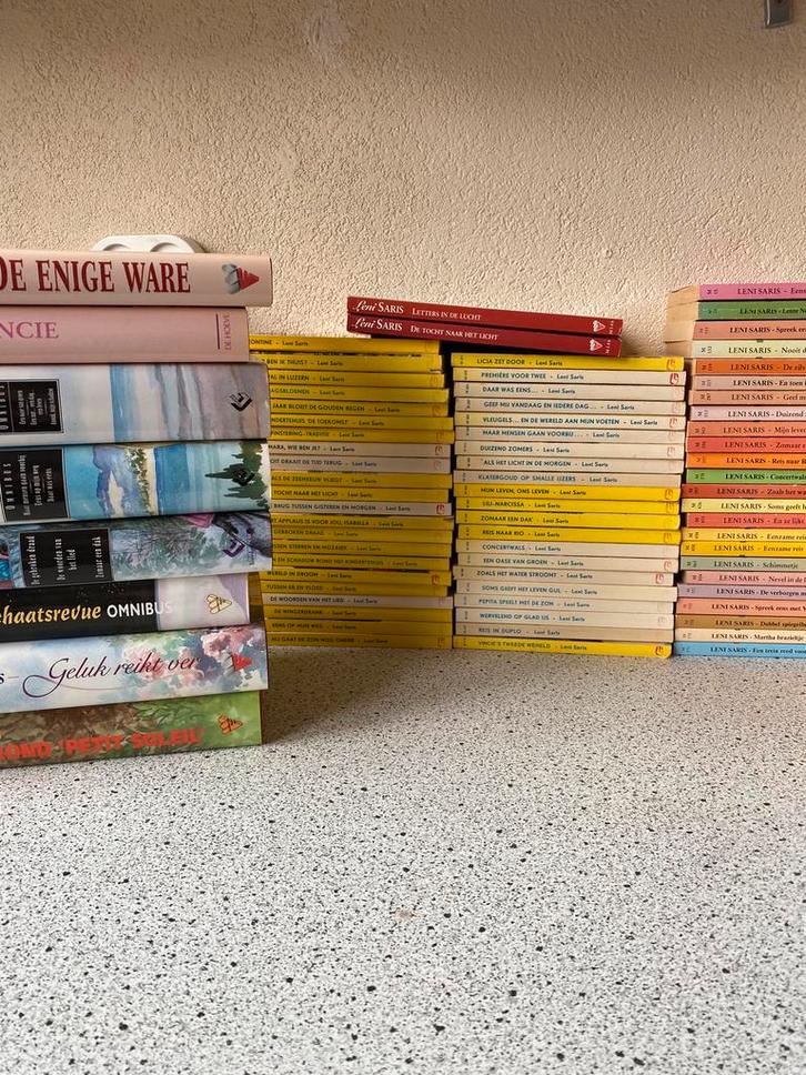 Leni Saris - maak je verzameling compleet, Boeken, Romans, Gelezen, Ophalen of Verzenden