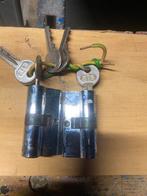 2 gelijksluiten cilindesloten deurslot insteekslot, Ophalen of Verzenden, Zo goed als nieuw