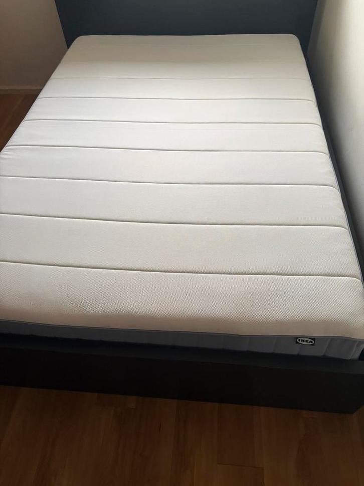Compleet nieuw Ikea bed, Huis en Inrichting, Slaapkamer | Bedden, Nieuw, Tweepersoons, 140 cm, 200 cm, Hout, Zwart, Ophalen
