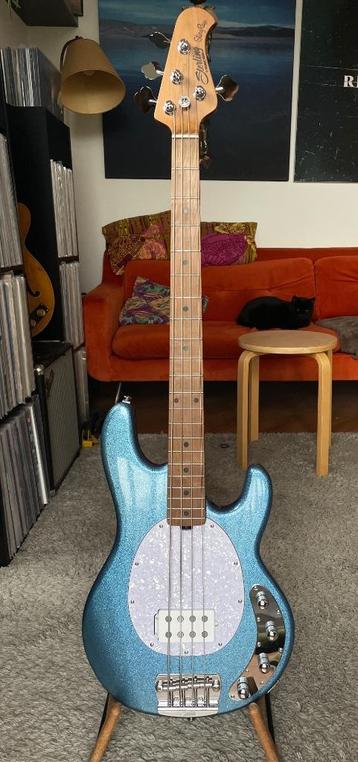 Sterling by Music Man RAY34 blue sparkle beschikbaar voor biedingen