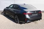 BMW i5 eDrive40 M Sport / Panoramadak / Adaptieve LED / Adap, Auto's, BMW, Automaat, 2095 kg, Achterwielaandrijving, Zwart