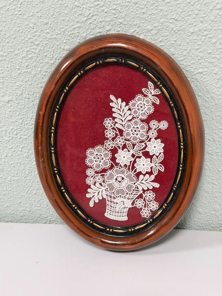 Vintage ovaal wandplaatje met kantwerk decoratief kloskant, Antiek en Kunst, Curiosa en Brocante, Ophalen of Verzenden