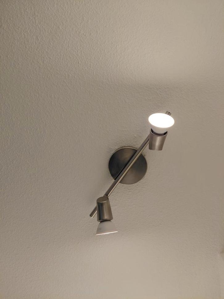 Moderne spotlamp inclusief 2 lampjes, Huis en Inrichting, Lampen | Plafondlampen, Zo goed als nieuw, Metaal, Ophalen of Verzenden