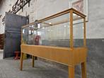 Grote Jaren 60 Museum Vitrine Kast Vintage Vitrinekast Zwart, Gebruikt, Ophalen of Verzenden, Glas, 200 cm of meer