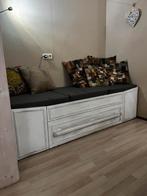 ‘Oud-witte’ bank met een grote opberglade en een kussen., Ophalen, Zo goed als nieuw