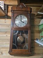 Antieke Wandklok met Slinger, Antiek en Kunst, Antiek | Klokken, Ophalen of Verzenden