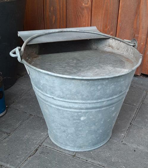 Zinken voer/drinkbak voor kippen, Tuin en Terras, Bloembakken en Plantenbakken, Gebruikt, Metaal, Tuin, Minder dan 30 cm, Minder dan 60 cm
