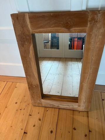 Groot spiegel van teakhout beschikbaar voor biedingen