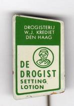 Speldje DE DROGIST DROGISTERIJ W J KREDIET DEN HAAG (A5), Verzamelen, Speldjes, Pins en Buttons, Ophalen of Verzenden, Gebruikt