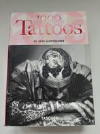 1000 Tattoos boek - Henk Schiffmacher, Ophalen of Verzenden, Gelezen, Overige onderwerpen, Henk Schiffmacher