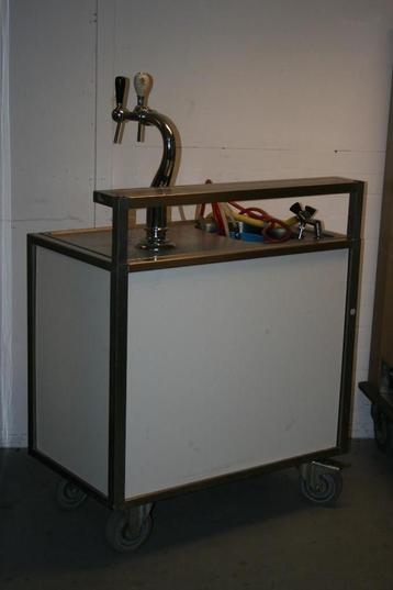 Mobiele bar met een dubbele tap, bieden vanaf €640  beschikbaar voor biedingen