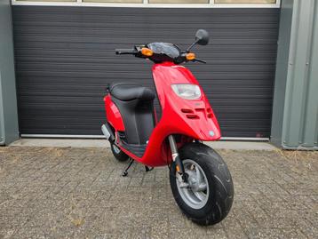 PIAGGIO TPH 2T 50CC BROM BJ 2000 ROOD 4889 KM NETTE STAAT! beschikbaar voor biedingen