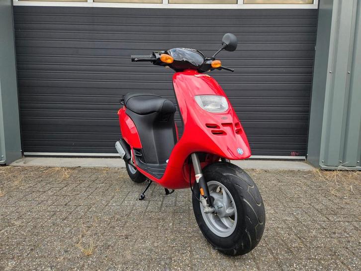 PIAGGIO TPH 2T 50CC BROM BJ 2000 ROOD 4889 KM NETTE STAAT!, Fietsen en Brommers, Brommers | Tuning en Styling, Zo goed als nieuw