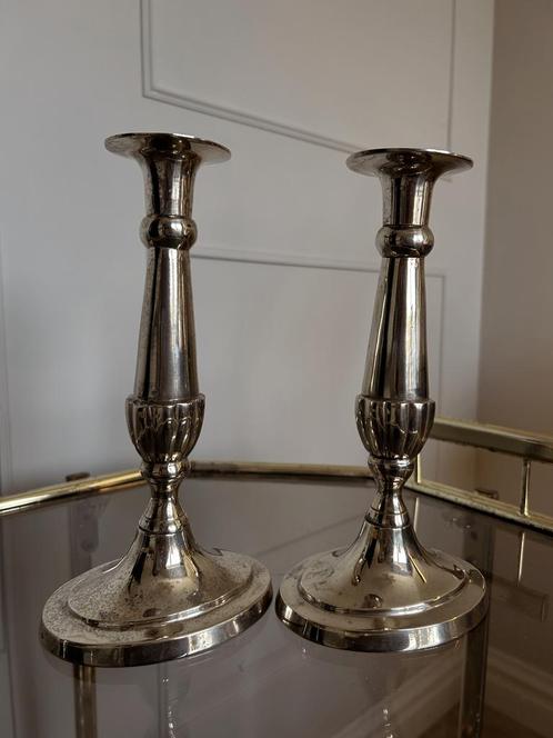 Twee vintage goudkleurige kandelaars, Antiek en Kunst, Antiek | Kandelaars, Koper of Brons, Verzenden