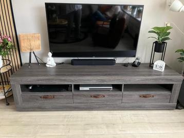 Tv kast beschikbaar voor biedingen