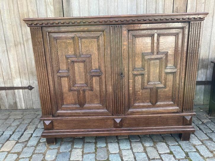 17e eeuw ca 1640 mooi klein Vlaams kastje izgs en origineel!, Antiek en Kunst, Antiek | Woonaccessoires, Ophalen