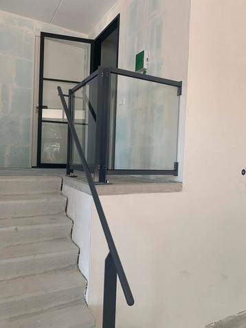 Gloednieuwe Stalen Balustrade met Glas beschikbaar voor biedingen
