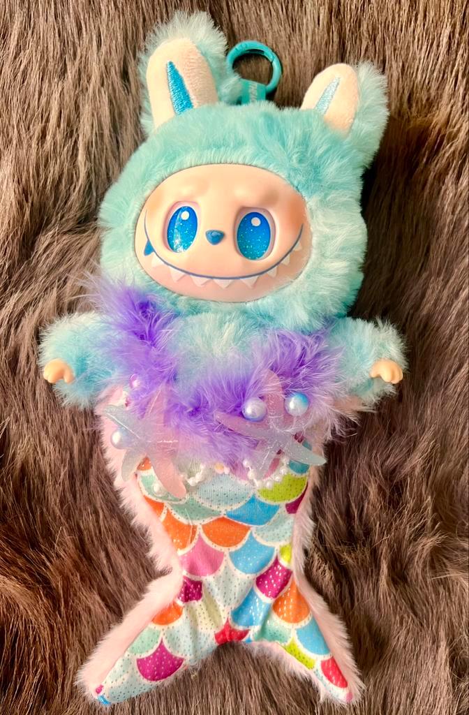 Labubu zeemeermin met licht en geluid unieke aanbieding, Kinderen en Baby's, Speelgoed | Knuffels en Pluche, Zo goed als nieuw