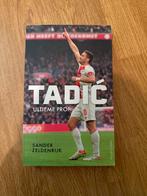 Dusan Tadic (Ajax) - De Ultieme Prof - Gesigneerd Exemplaar, Boeken, Biografieën, Ophalen of Verzenden, Zo goed als nieuw, Sport