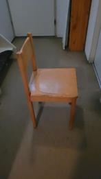 Kinder tafeltje  + stoeltje. Van hout ., Kinderen en Baby's, Kinderkamer | Tafels en Stoelen, Ophalen, Gebruikt, Tafel(s) en Stoel(en)