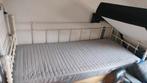 Oud metaal wit bed met matras, Huis en Inrichting, Slaapkamer | Bedden, 90 cm, Gebruikt, Eenpersoons, Metaal
