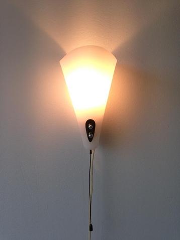 OPRUIMING Wit  kunststof wandlampje Philips jaren 50 60 beschikbaar voor biedingen