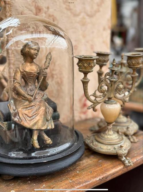 Antiek verguld meisje onder stolp *floor epe*, Antiek en Kunst, Antiek | Woonaccessoires, Ophalen of Verzenden